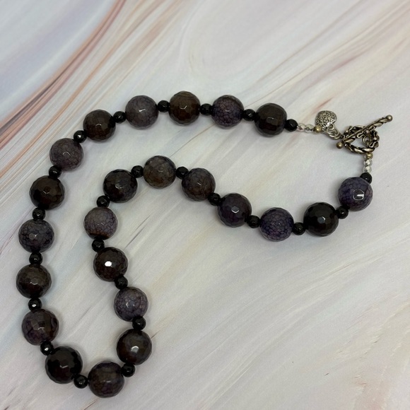 Jewelry - Elegant Purple & Black Agate Beaded Necklace